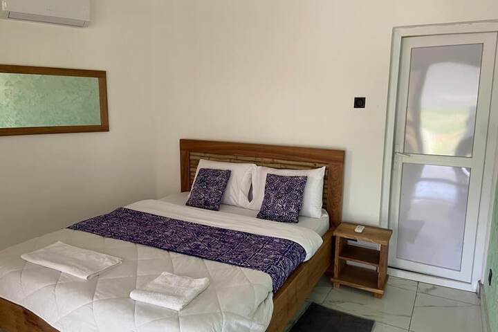 Room 4 of 16
