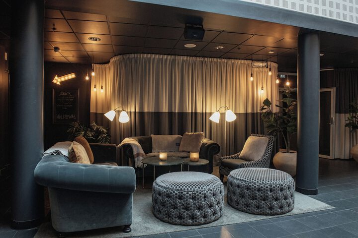 Entrance & Lobby