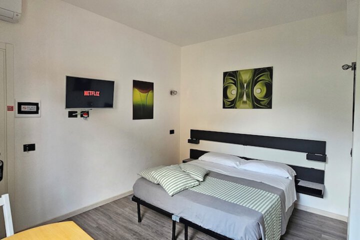 Room 19 of 76