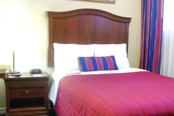 2 Queen Beds (10 of 11)