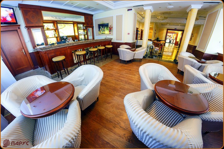 Lounge 53 of 65