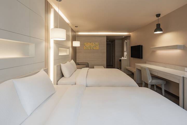 Room 22 of 38