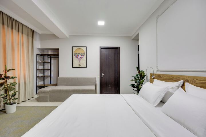 Room 11 of 23