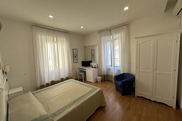 Room 13 of 42