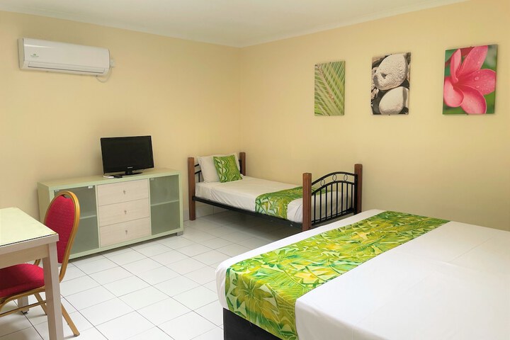 Room 4 of 73