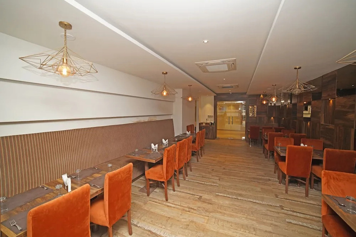 Dining 16 of 16