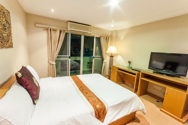 Room 8 of 35