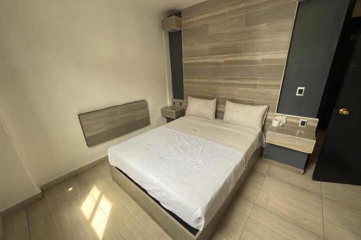 Room 5 of 23