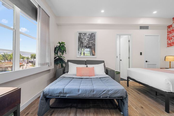 1 Queen Bed (21 of 27)