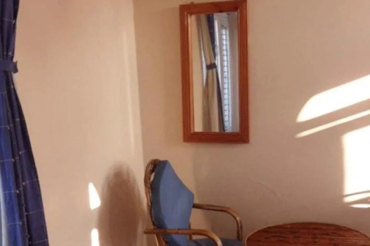 Room 4 of 12