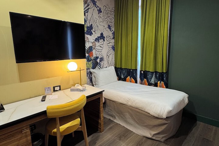 Room 36 of 136