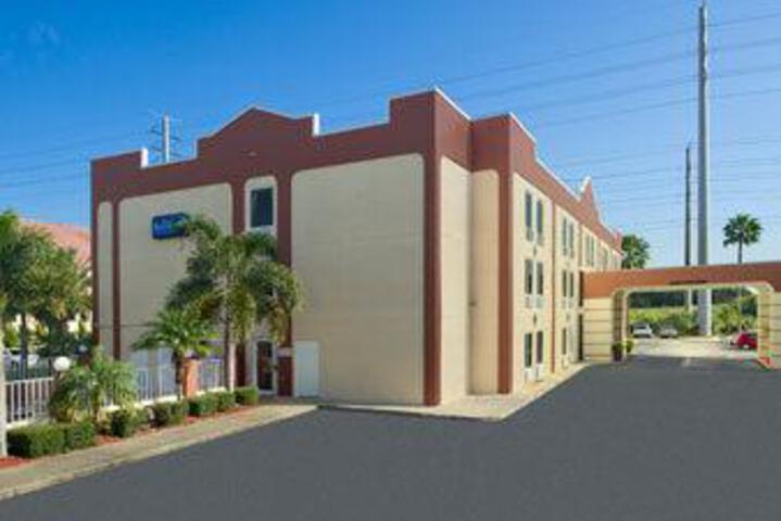 BAYMONT INN & SUITES ORLANDO UNIVERSAL A