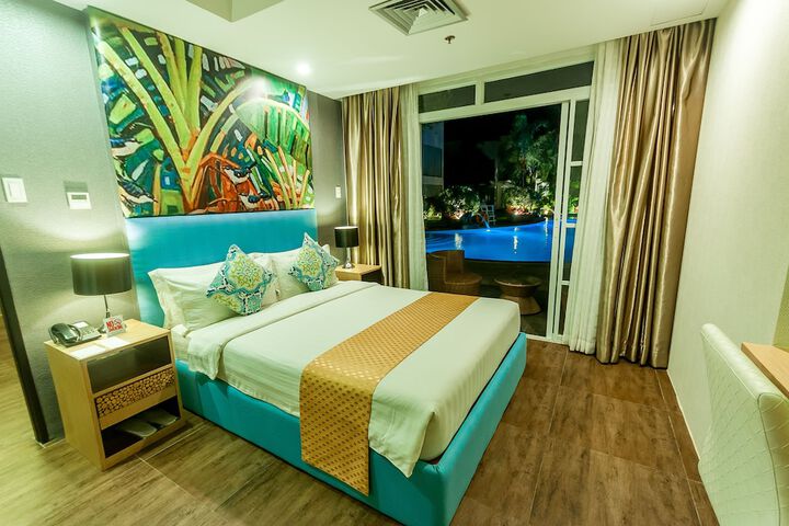 Room 33 of 64