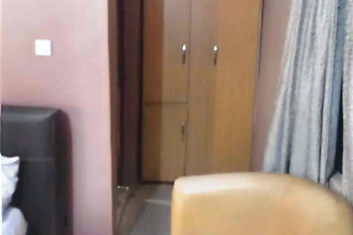 Room 8 of 27