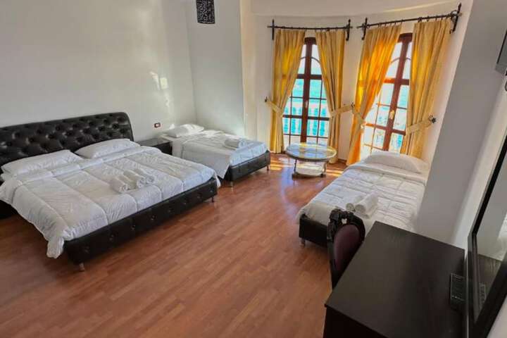Room 2 of 100