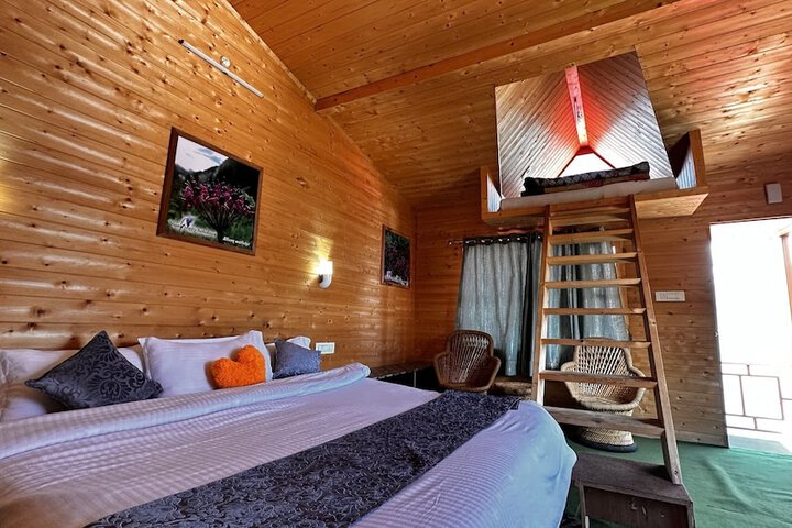 Room 9 of 16