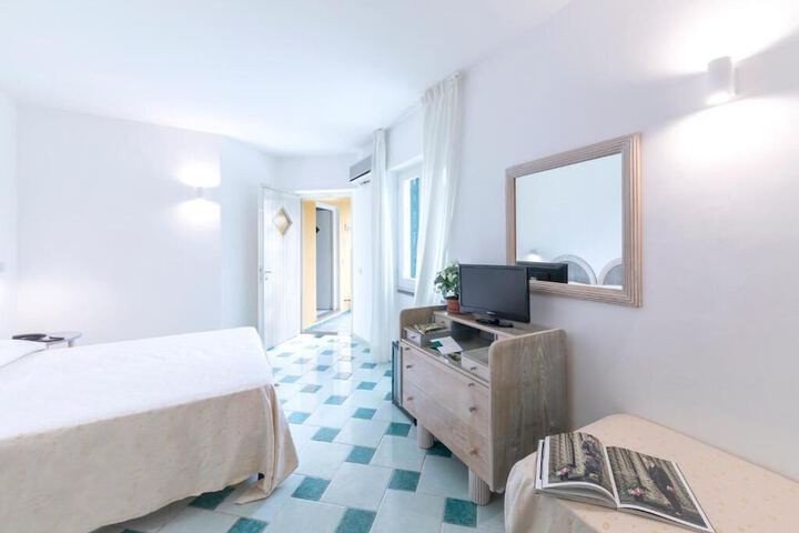 Room 15 of 76