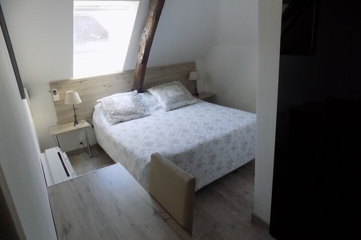 Room 9 of 33