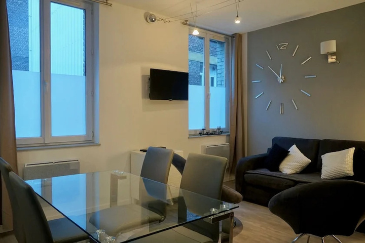 Room 8 of 9