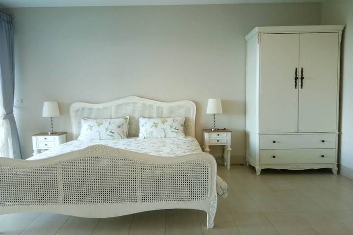 Room 8 of 22