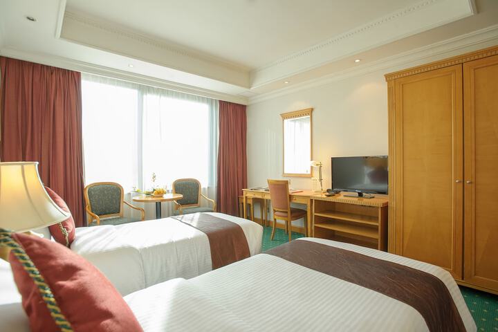 Room 6 of 37