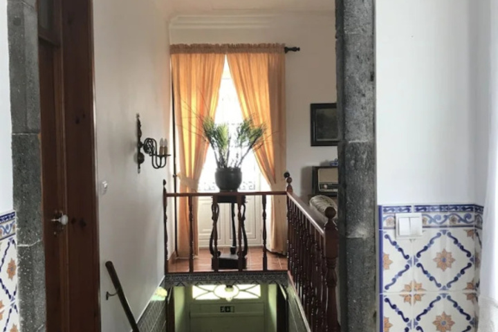 Room 4 of 13