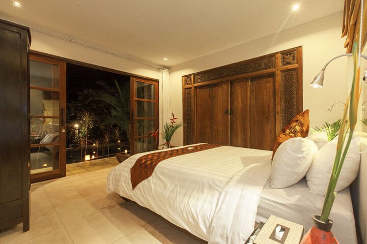 Room 4 of 42