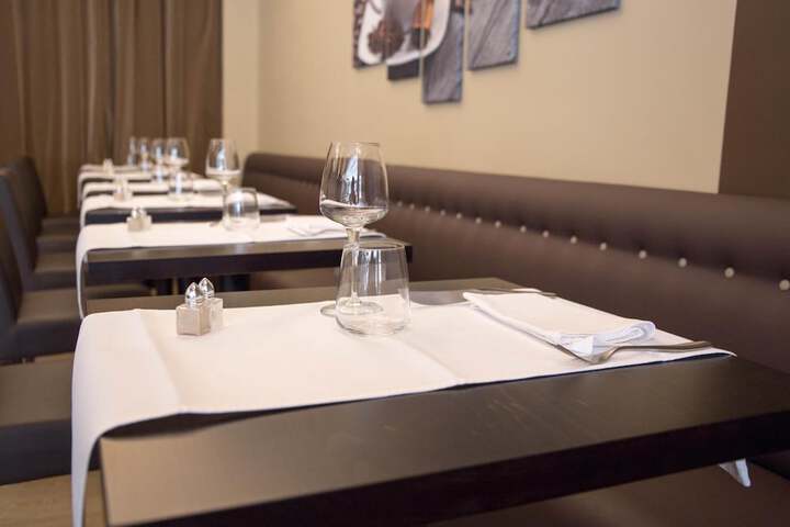 Dining 23 of 33