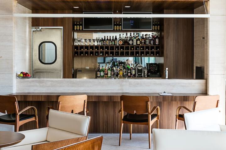 Lounge 67 of 90