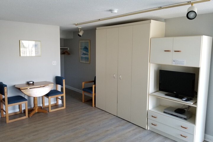 Room 4 of 15