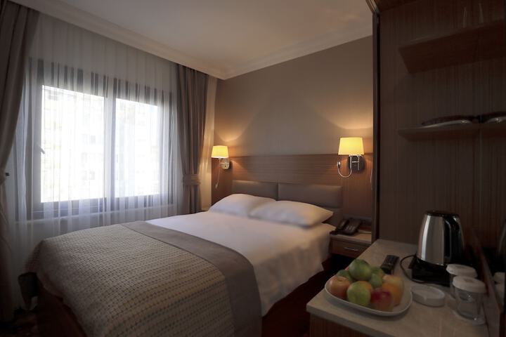 Room 18 of 34