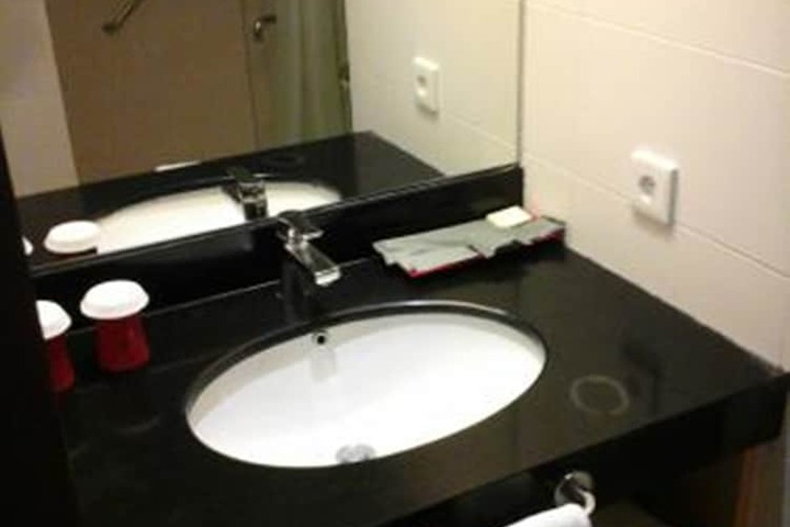 Room 18 of 32