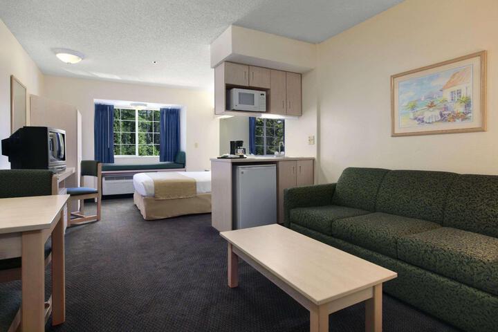 Queen Bed Accessible (4 of 26)