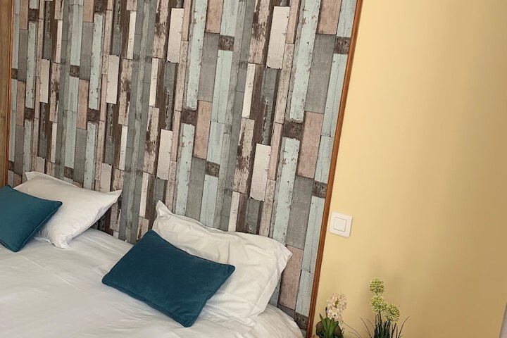 Room 9 of 16