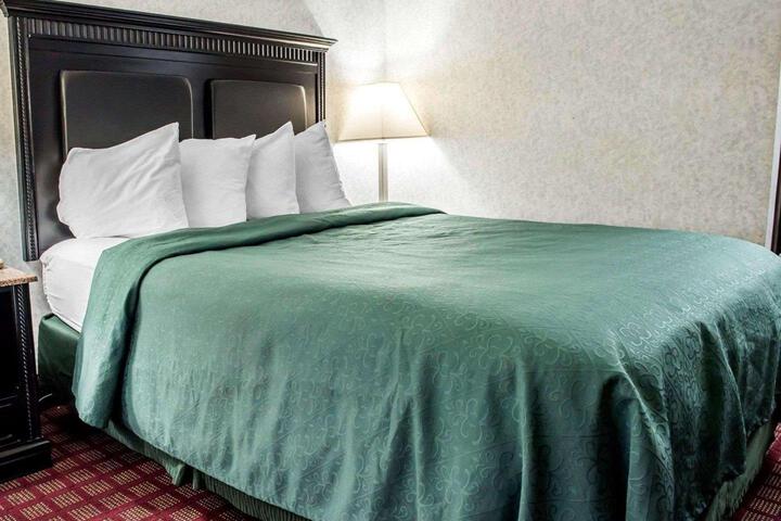 1 King Bed Ground Floor Accessible (7 of 22)