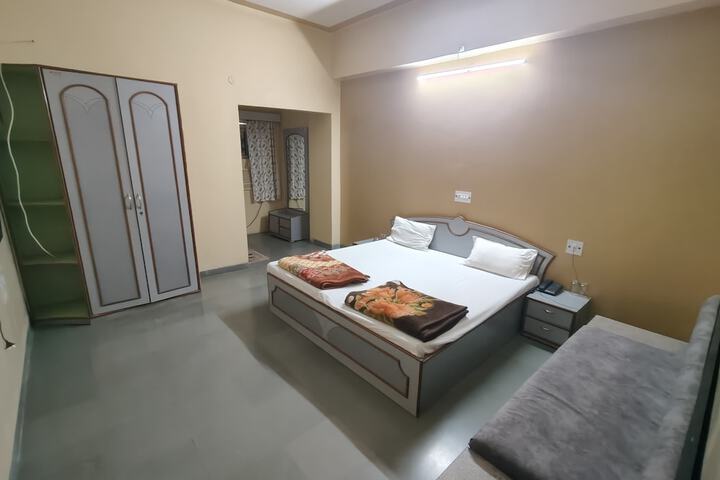 Room 28 of 38
