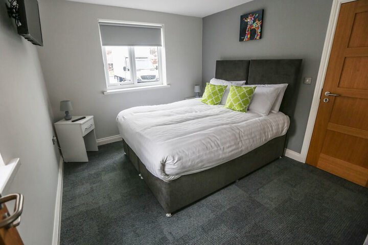 Room 4 of 37