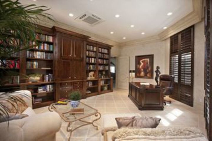 Business Center 4 of 29