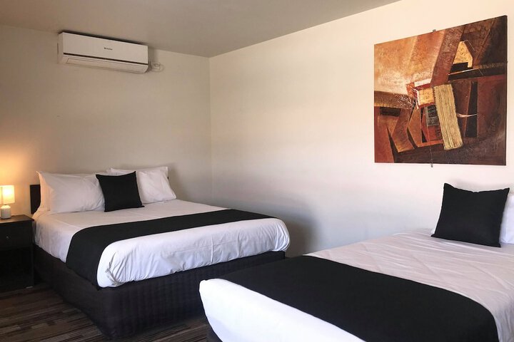 Room 4 of 18