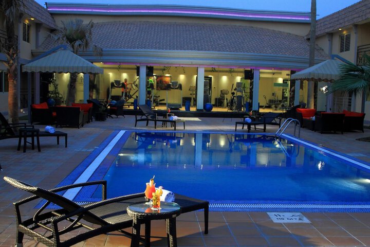 Hotel Pool