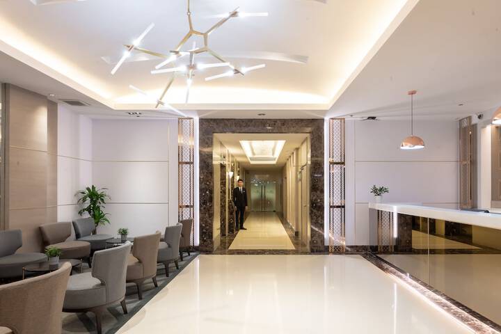Entrance & Lobby