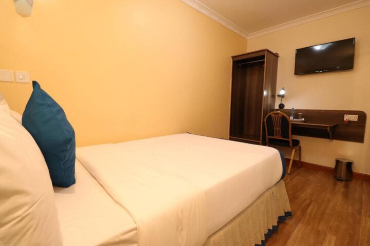 Room 2 of 38