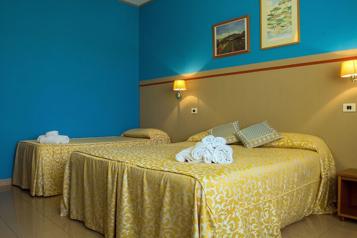 Room 15 of 37
