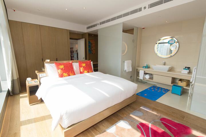 Room 49 of 108