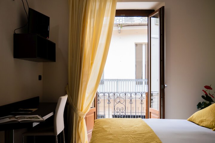 Room 12 of 38