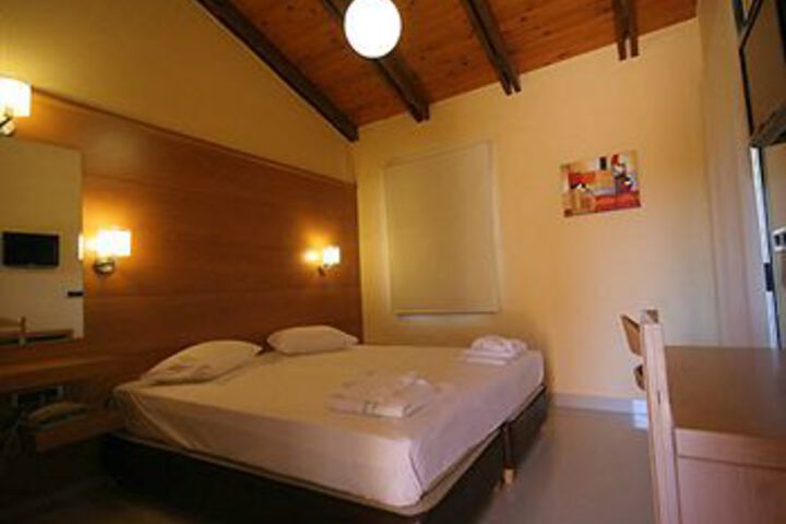 Room 10 of 30