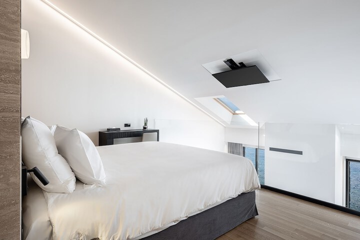 Room 16 of 62