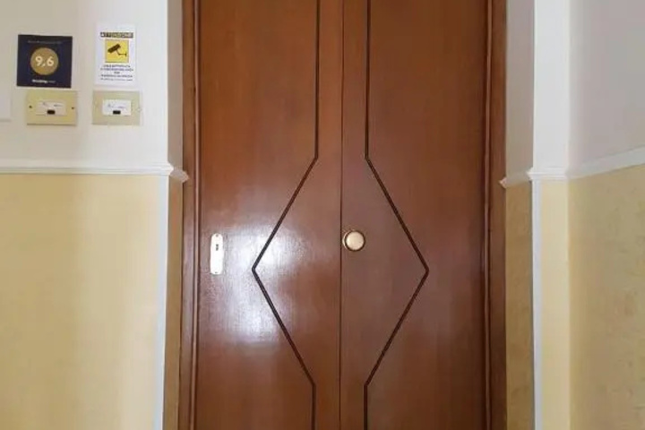 Room 2 of 2