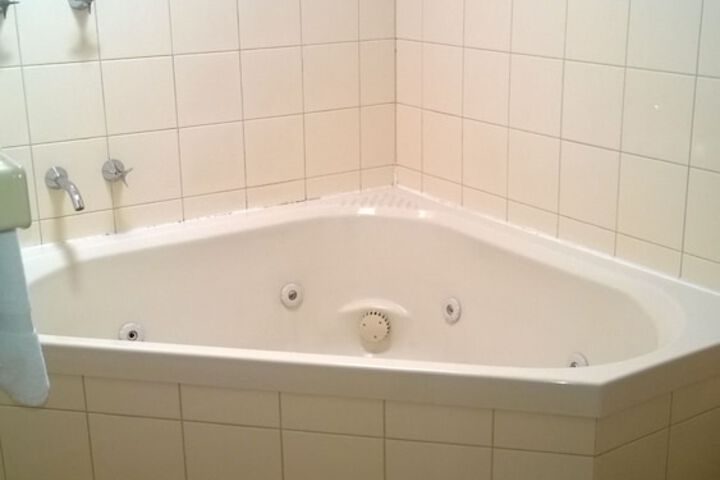 Hot Tub 26 of 34