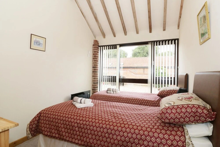 Room 4 of 13